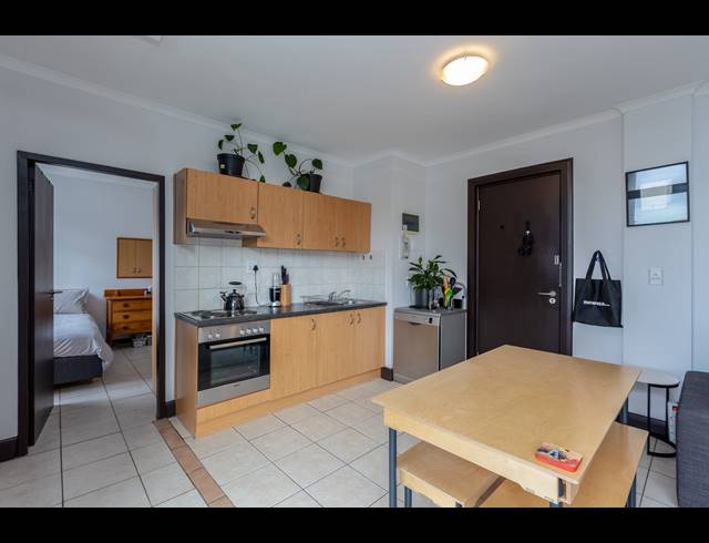 1 BEDROOM APARTMENT SOLD IN CAPE TOWN CITY CENTRE